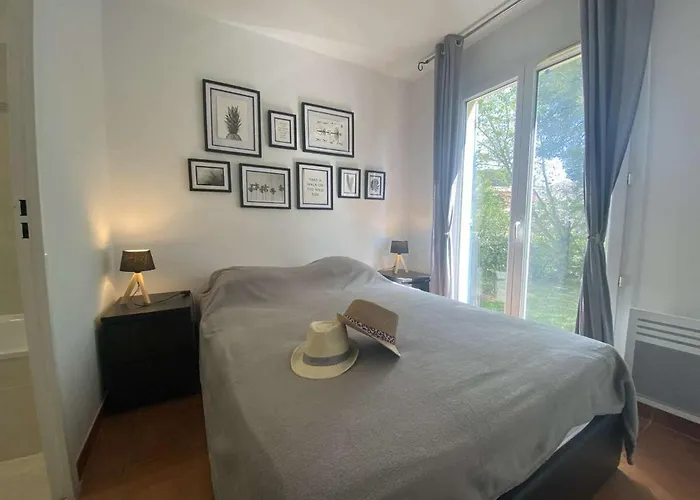 Sainte-maxime: 3p Climatise Avec Piscine, Parking Prive Et Jardin Calme - Fr-1-226-471