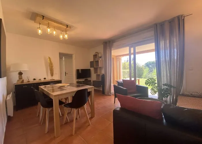 Sainte-maxime: 3p Climatise Avec Piscine, Parking Prive Et Jardin Calme - Fr-1-226-471 * Sainte-Maxime