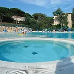 شقة Sainte-maxime: 3p Climatise Avec Piscine, Parking Prive Et Jardin Calme - Fr-1-226-471