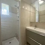 Sainte-maxime: 3p Climatise Avec Piscine, Parking Prive Et Jardin Calme - Fr-1-226-471 شقة *