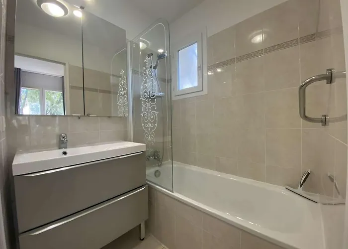 Apartamento Sainte-maxime: 3p Climatise Avec Piscine, Parking Prive Et Jardin Calme - Fr-1-226-471